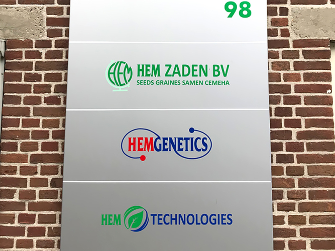 2013 - Hem Technologies is gestart, dit dochterbedrijf richt zich op het upgraden, primen en pelletiseren van zaden. Om deze activiteiten te faciliteren wordt een nieuwe hal toegevoegd. <br>